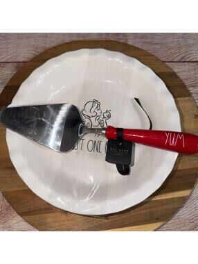 Rae Dunn Disney Princess Pie Plate with Server NWT